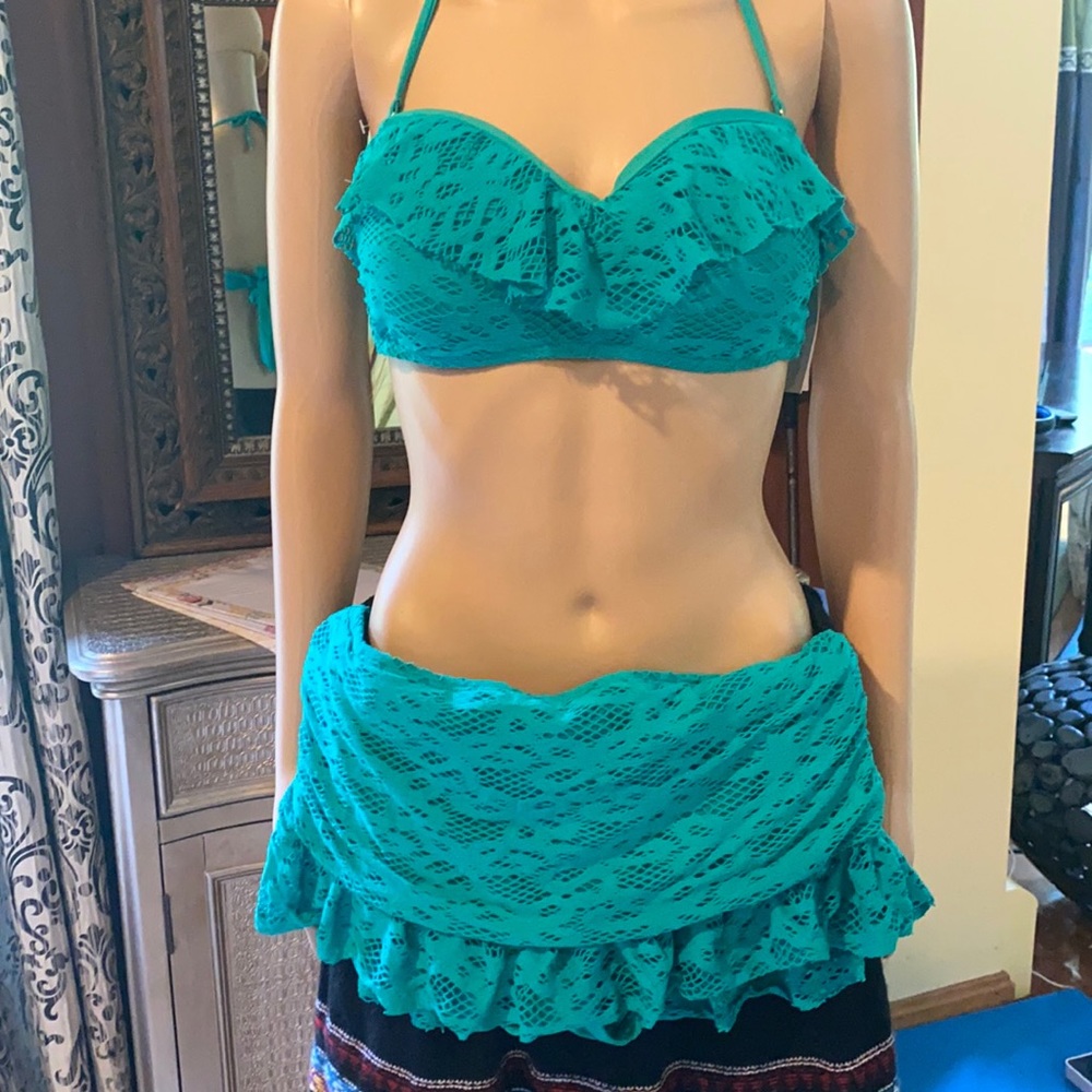 Kenneth Cole Reaction swimsuit. Size Lg